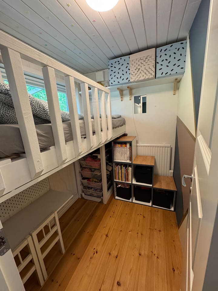 Loftsäng 80 cm bred. 