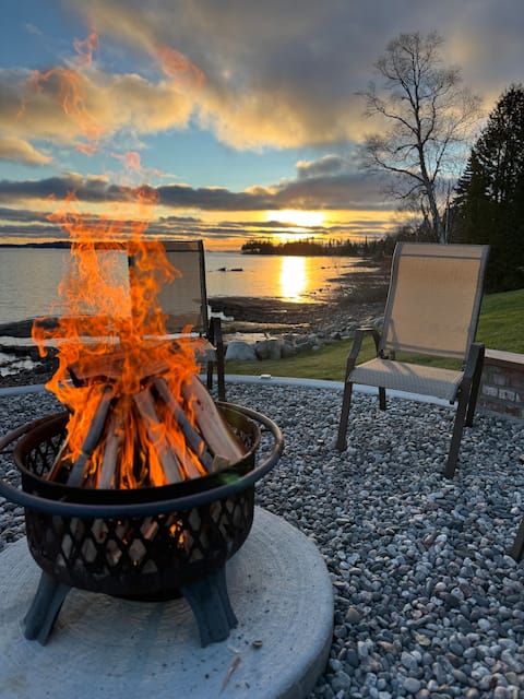 The Lake 
House at Bay's End | Lake Superior Views