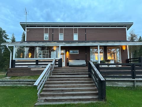 Lakeside villa on Lake Auhojärvi