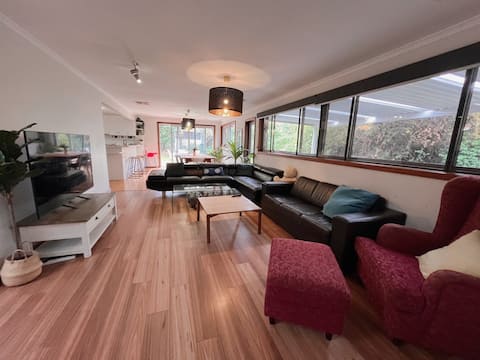 Leafy Garden House_ Large space, Free Parking