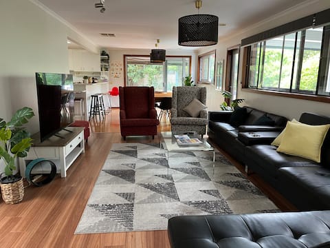 Leafy Garden House_ Large space, Free Parking