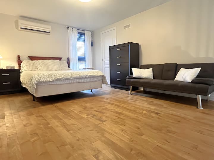 Loft Near Olympic Park + Free Parking & Ev Charger - Montréal