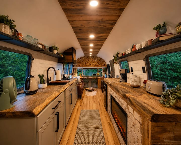 Modern Vintage Airstream "Cabin": One Of A Kind ! - 미시간