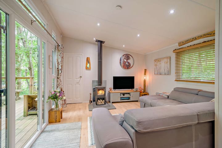 Ty Cwtch Cabin - Secluded Woodland Cabin & Hot Tub - Usk