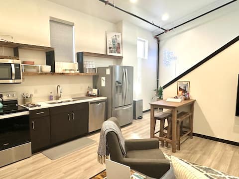 *The Penthouse* - Private Downtown Condo w/Garage