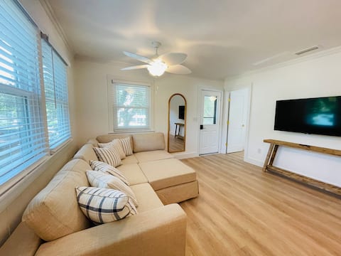 Successful Airbnb property: NEW • The Coastal Oak • WALK to the Beach and Bay in Kill Devil Hills