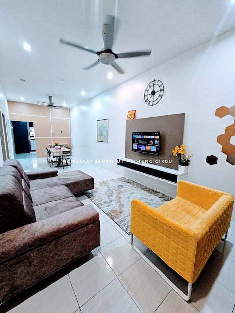 Home in Jerantut, Pahang. (Loteng-cikgu)