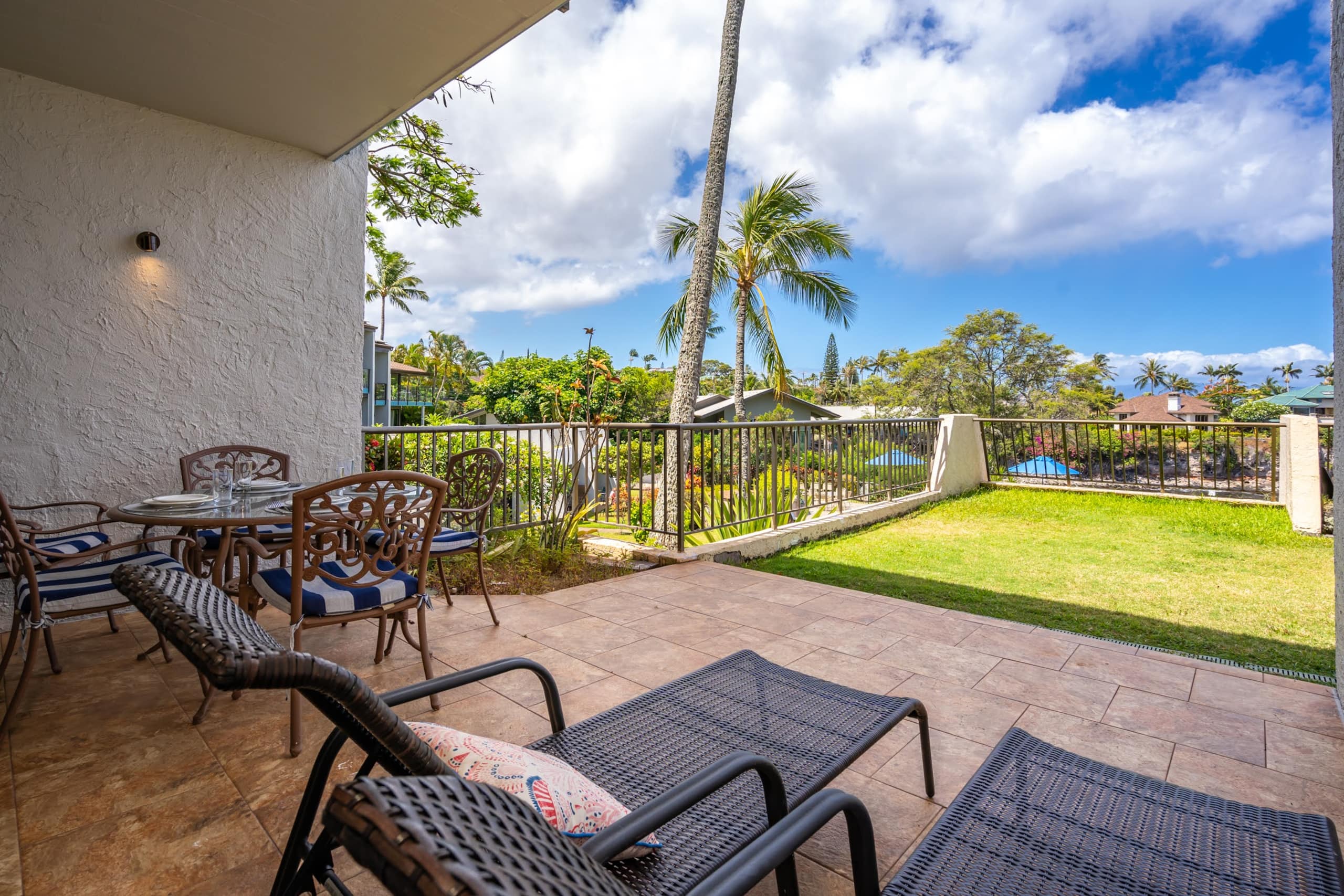 Condo in Lahaina · ★4.94 · 1 bedroom · 2 beds · 1 bath - Image 12