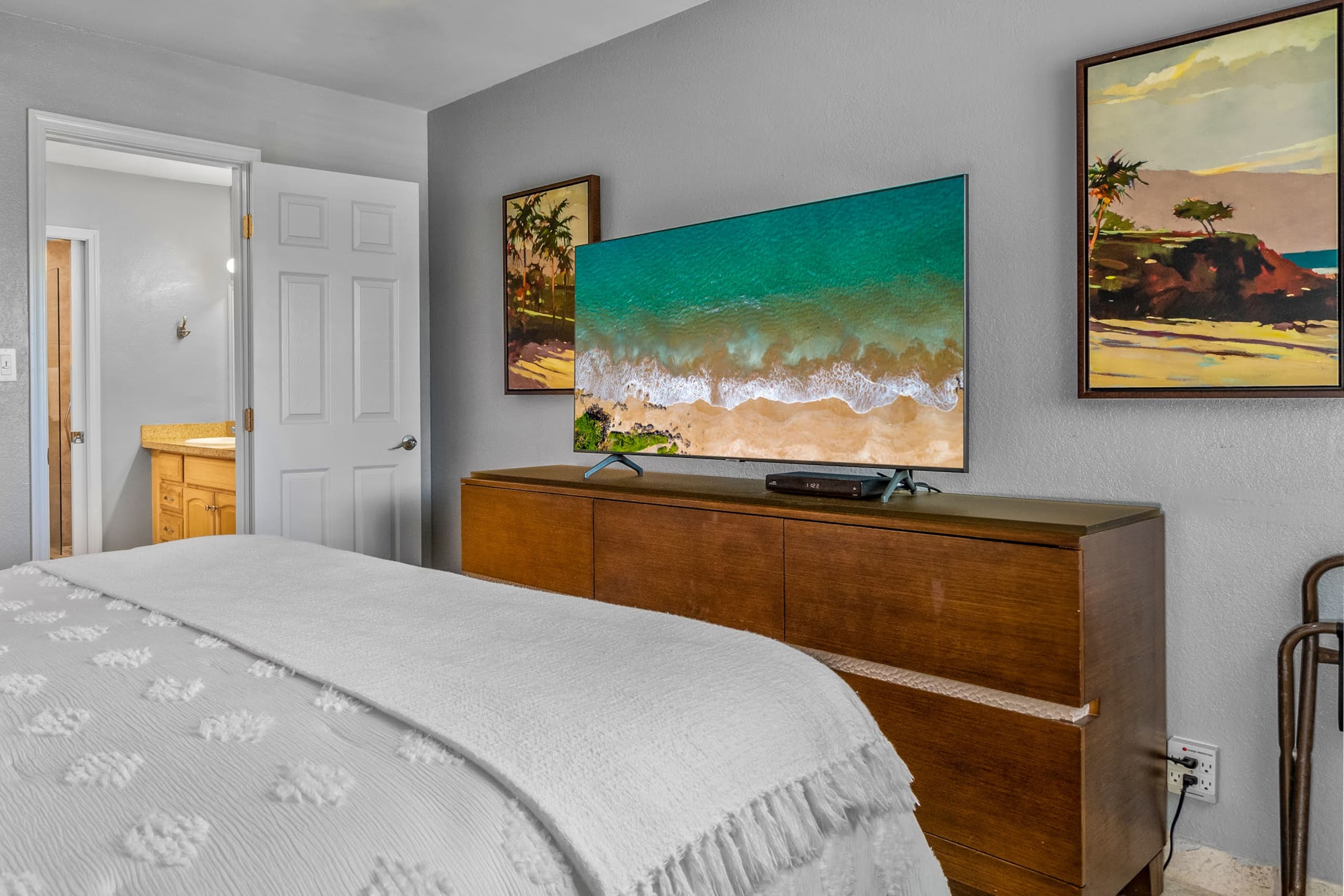 Condo in Lahaina · ★4.94 · 1 bedroom · 2 beds · 1 bath - Image 3