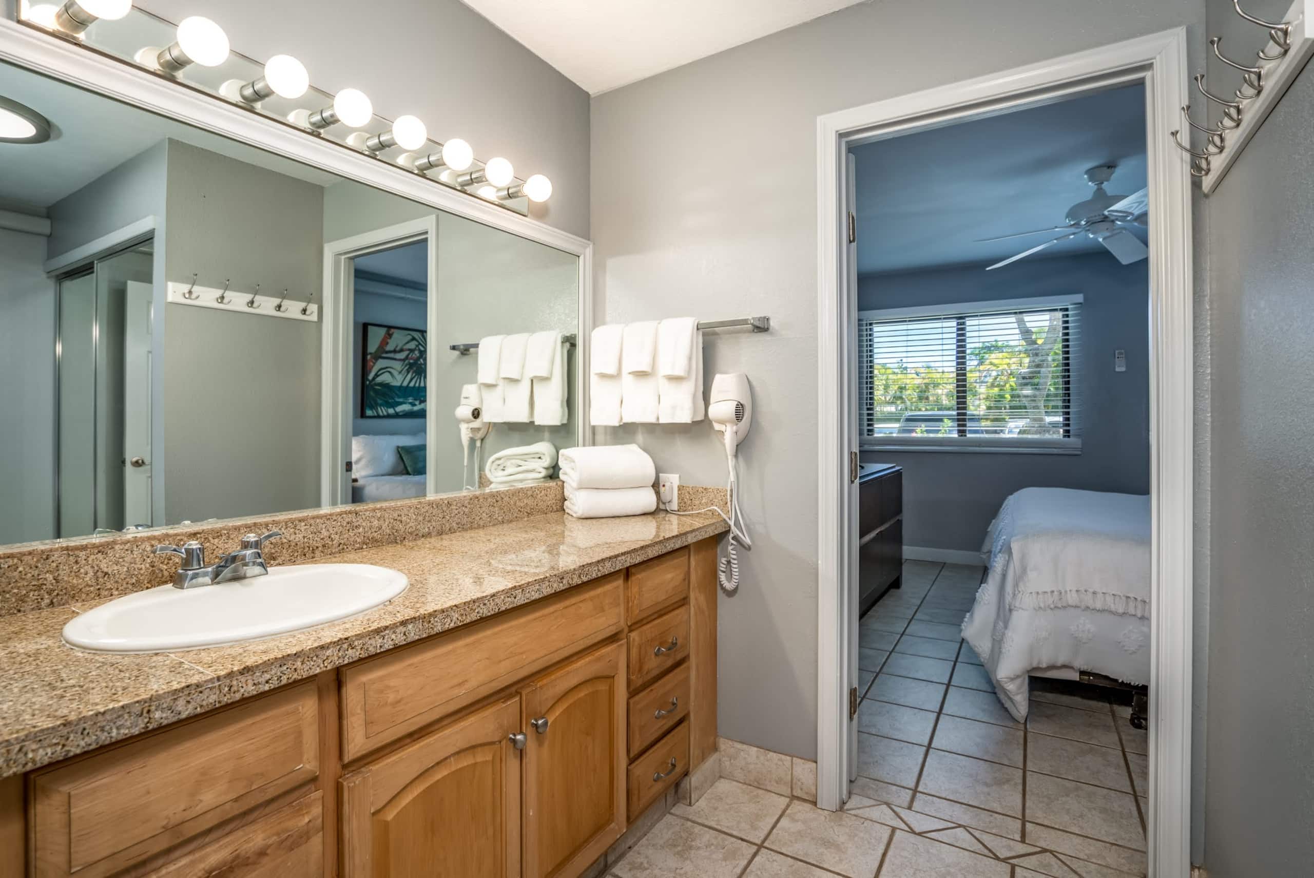 Condo in Lahaina · ★4.94 · 1 bedroom · 2 beds · 1 bath - Image 29