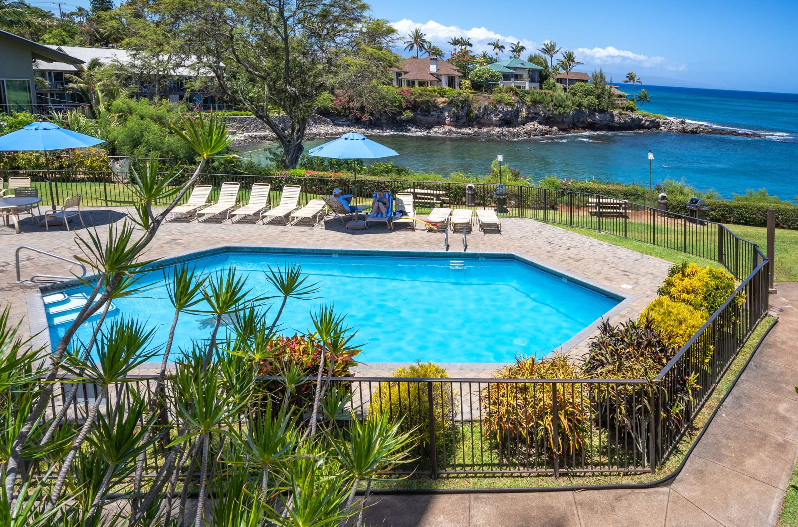 Condo in Lahaina · ★4.94 · 1 bedroom · 2 beds · 1 bath - Image 10