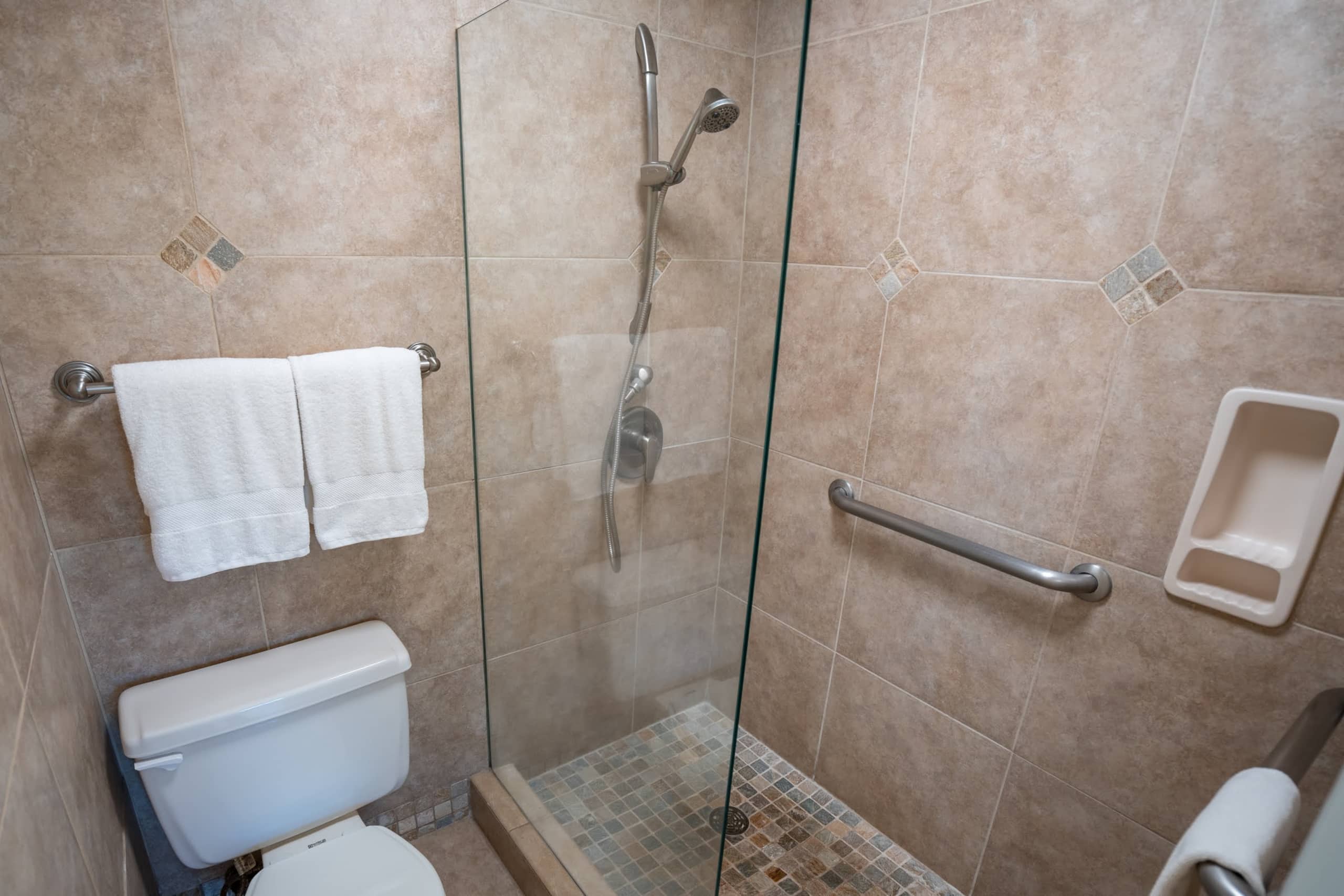 Condo in Lahaina · ★4.94 · 1 bedroom · 2 beds · 1 bath - Image 6