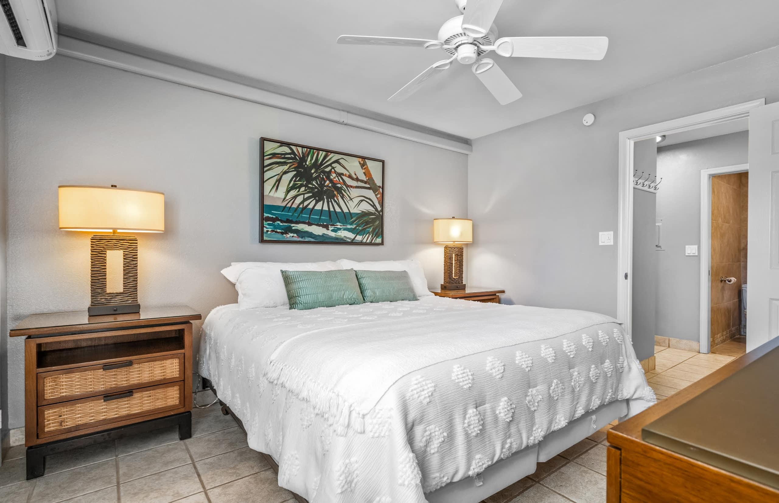 Condo in Lahaina · ★4.94 · 1 bedroom · 2 beds · 1 bath - Image 4
