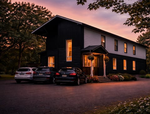 Big Giant Lodge | 32+ people | Spa, Lake & Karaoke