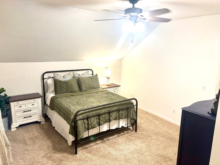 ADD ON UNIT ONLY- $$
Bedrooms 4 & 5 are located upstairs in this home. With an additional full bathroom for larger families and friend groups with weddings. 
- -Please reach out to us about the additional cost to have access to upstairs unit. 