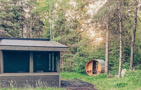 Romantic Forest Cabin, Sauna, Trail to Beach