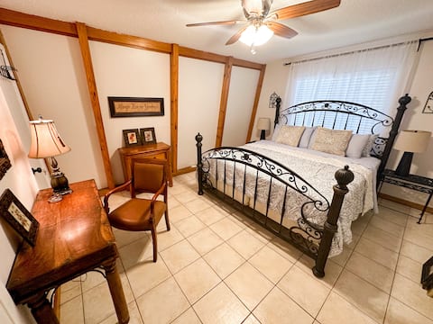 Cozy Casita @ Pine & Oak Place