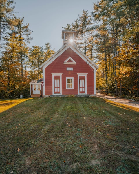 Historic Schoolhouse c1866 / Sauna + Hot Tub + Gym