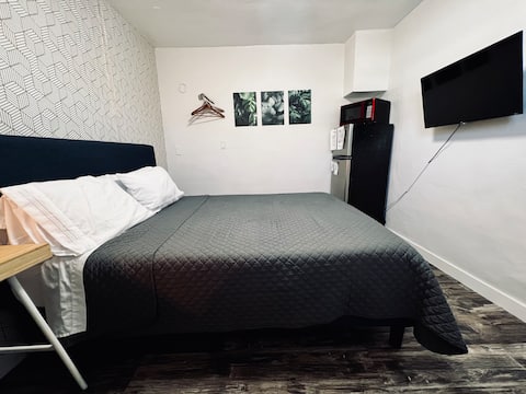 Popular Airbnb listing: 1️⃣ Private w/ Workspace Near Airport & Wynwood in Melrose