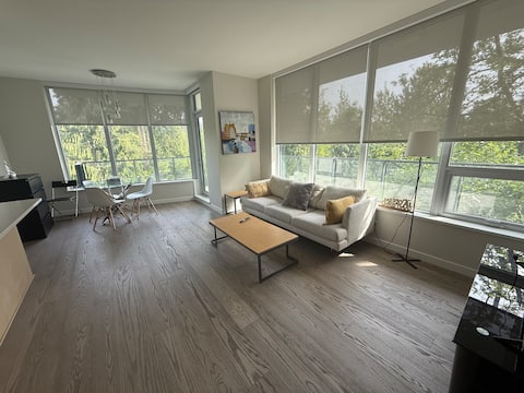 UBC Luxurious 2 BA&2BD apartment