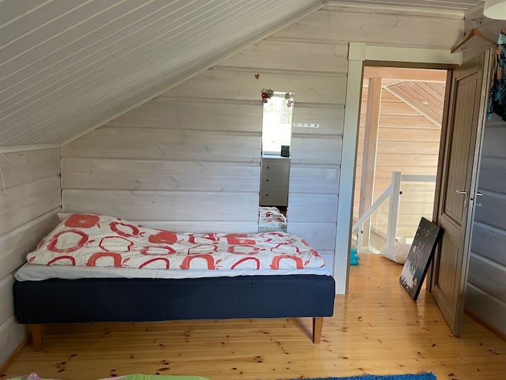 Se incluye un colchón adicional de 80 cm en la habitación.