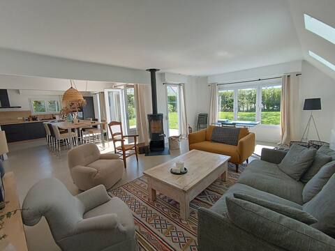 Bright vacation home near beaches