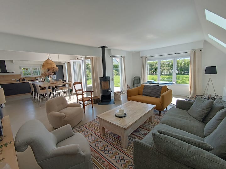 Bright vacation home near beaches