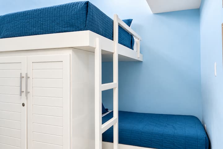 The split bunk bed allows the space to be maximized by your children or friends. Plenty of storage available for any clothing you brought to this tropical paradise. Enjoy the natural light pouring in from the windows above. Family friendly dwelling