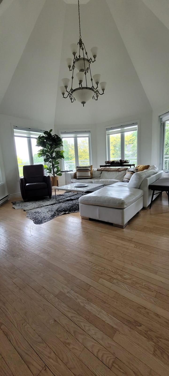 Lakehouse Pool Central Location - Bromont