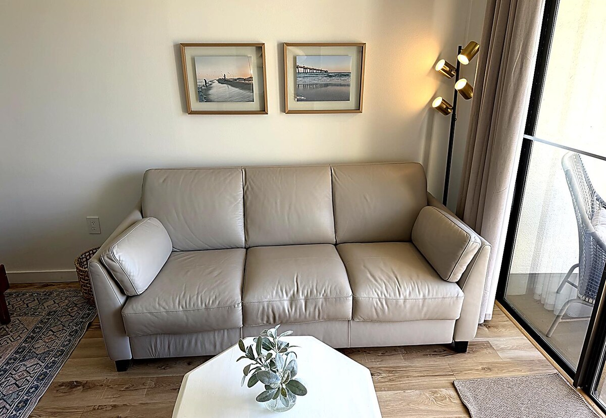 Popular Airbnb listing: Stars & Sea•Overlooking Pool & Sound•Sleeps 4 in Fort Walton Beach