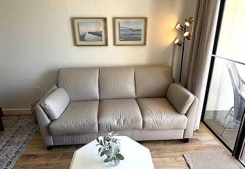Popular Airbnb listing: Stars & Sea•Overlooking Pool & Sound•Sleeps 4 in Fort Walton Beach