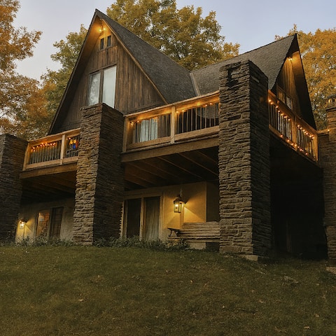 Views! Entire Chalet, FAST Wi-Fi, All 18 Acres