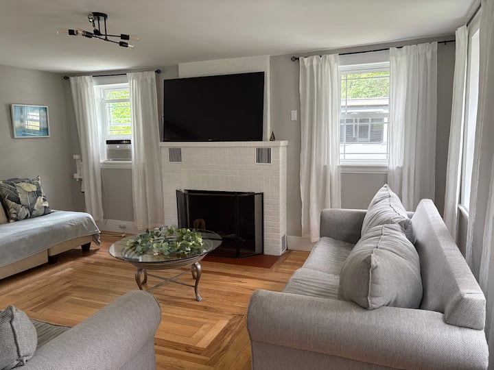 Family , Friends Cozy Gatherings Bech Minutes - Sebago, ME