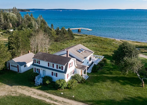 4 BR Big Waterfront Home w/ Beach! [Coastal Haven]