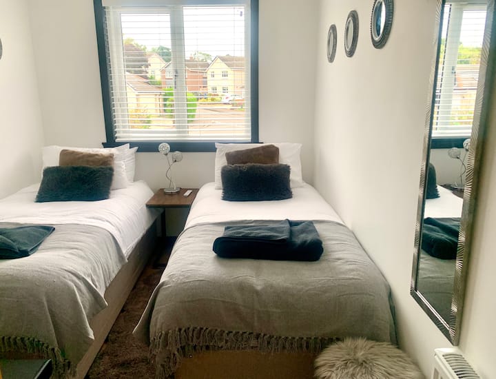 Dormitorio 4: la habitación gris es de 2 individuales. 