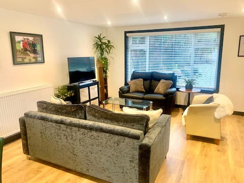 Successful Airbnb property: The House of Golf in Strathkinness
