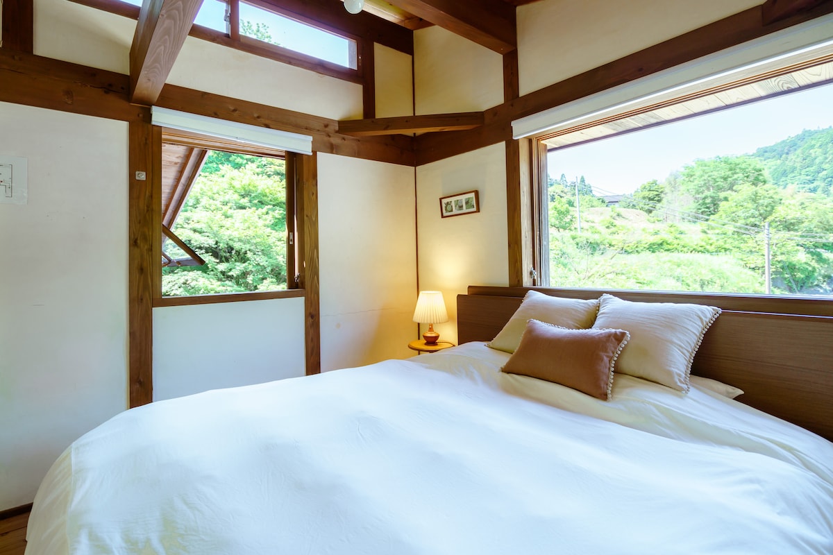 紅葉に彩ろられた田舎家 Hidden Art Stay in Nature — Private Retreat - Houses for Rent in