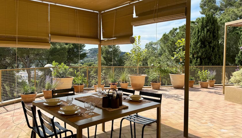 Nuevo apartamento con terraza y piscina