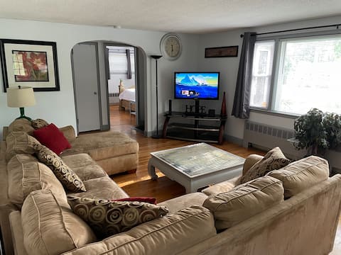 NEW: Spacious Quaint & Convenient Hideaway!