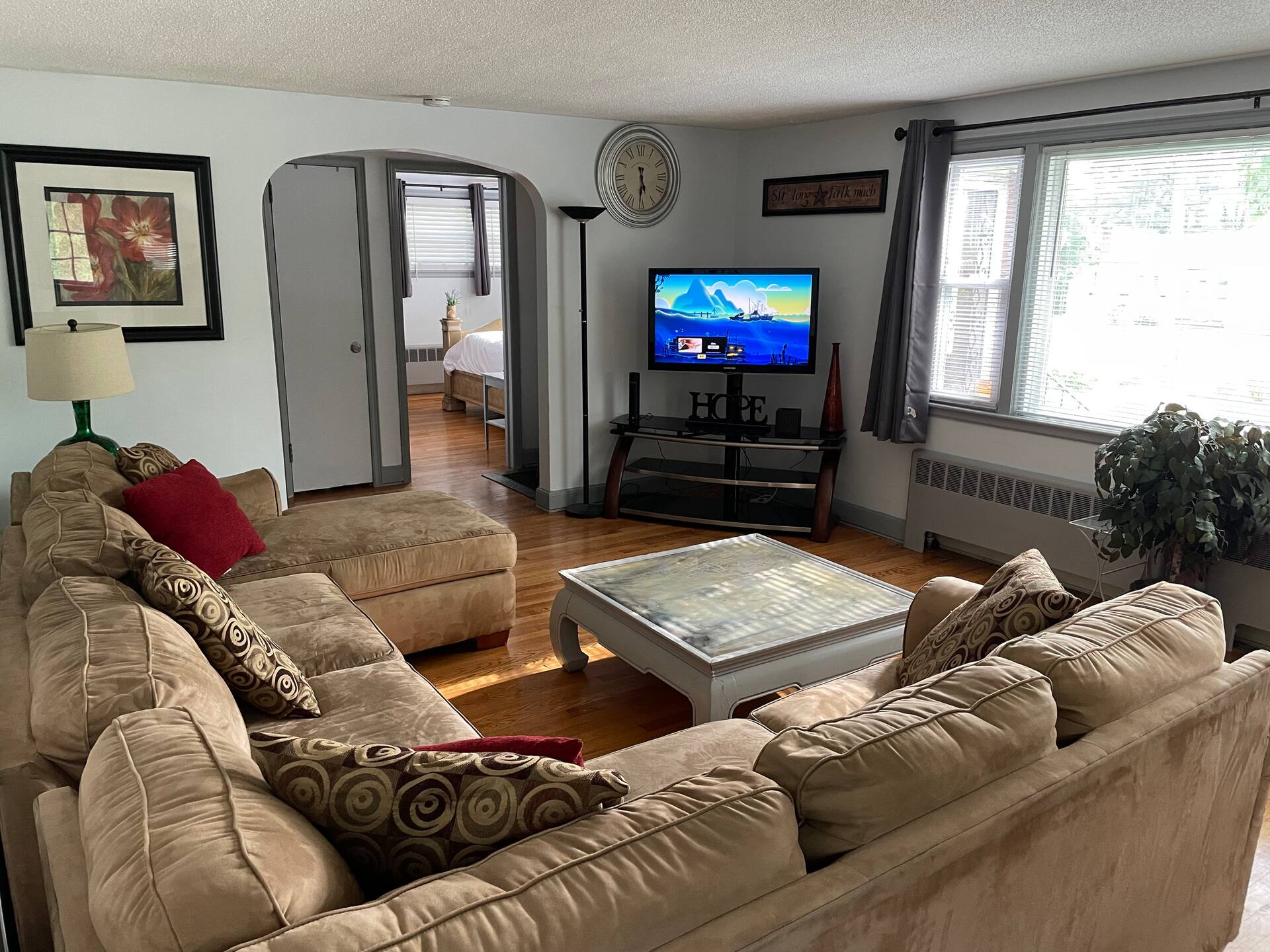 NEW: Spacious Quaint & Convenient Hideaway!