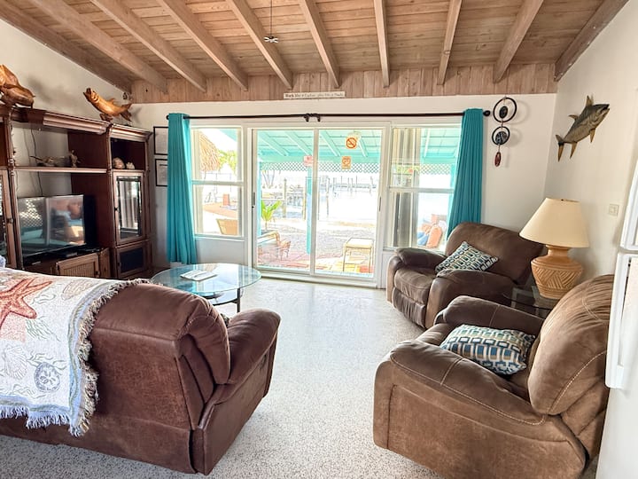 Keys Getaway- 2 Bedrooms W/boat Dock, Pet Friendly - Long Key