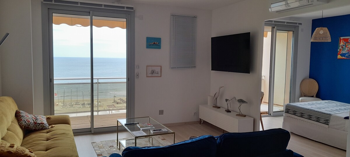 Top performing Airbnb: 90 m² luxury waterfront accommodation in Canet En Roussillon
