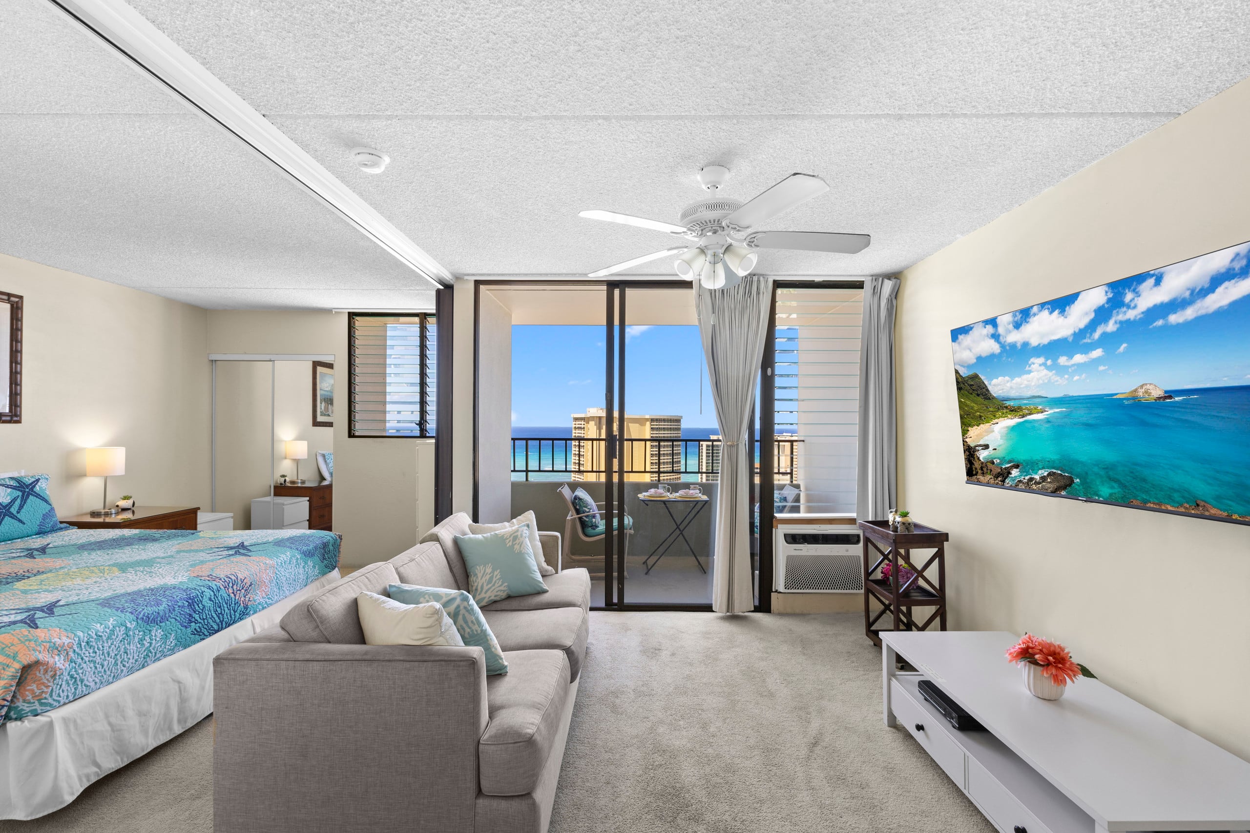 Ocean View FREE Parking King bed Pool Gym PingPong - Image 3