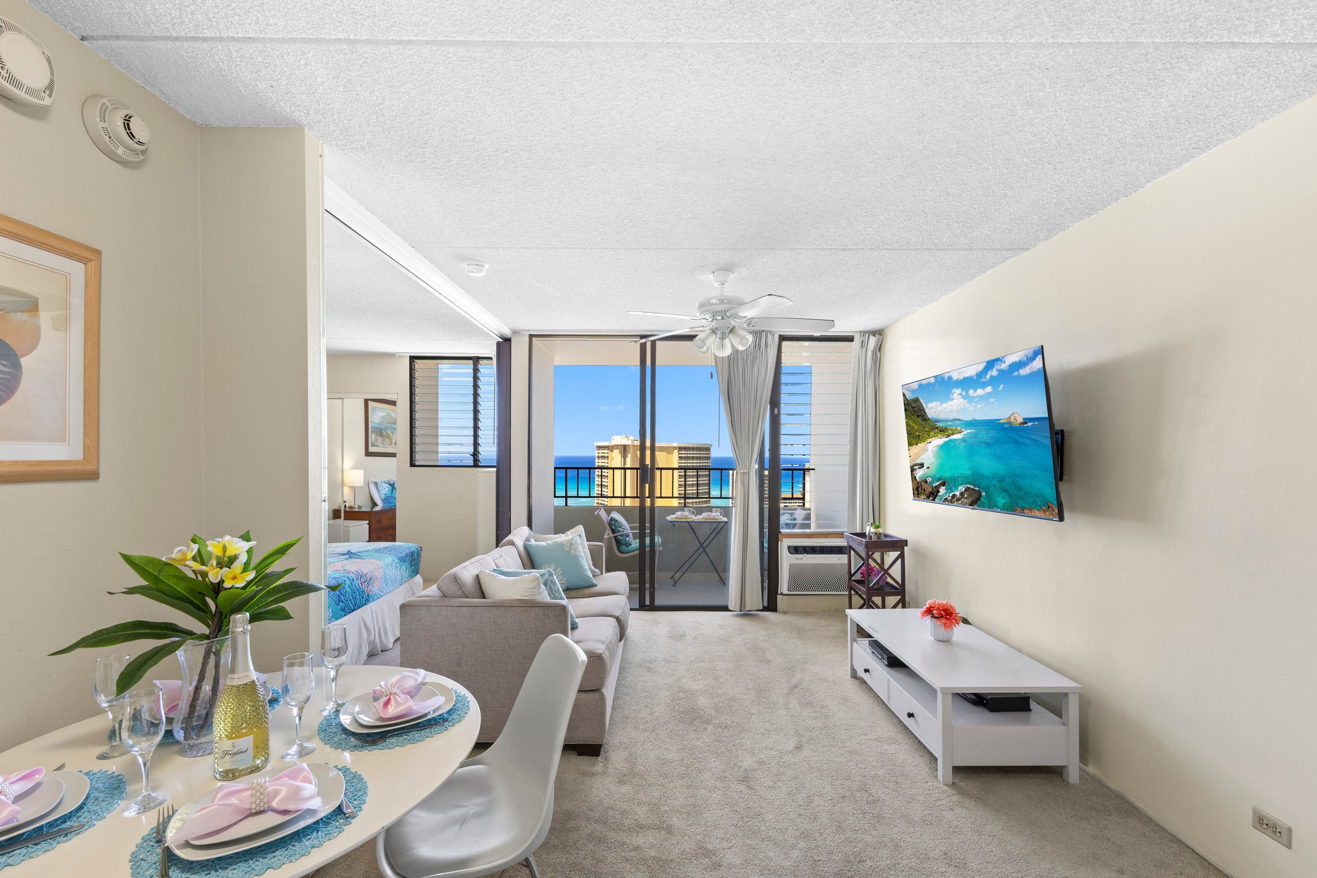 Ocean View FREE Parking King bed Pool Gym PingPong - Image 1