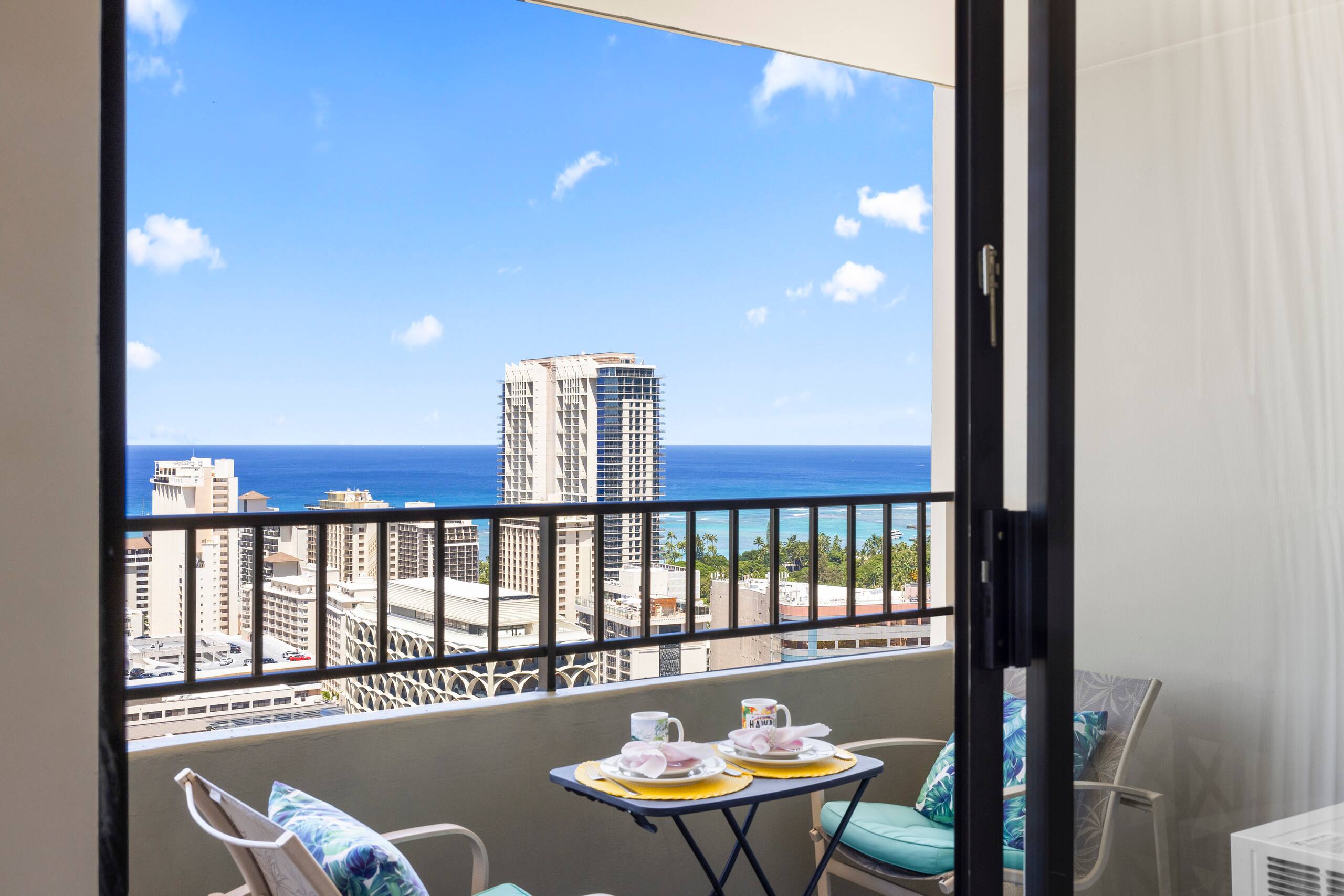 Ocean View FREE Parking King bed Pool Gym PingPong - Image 34