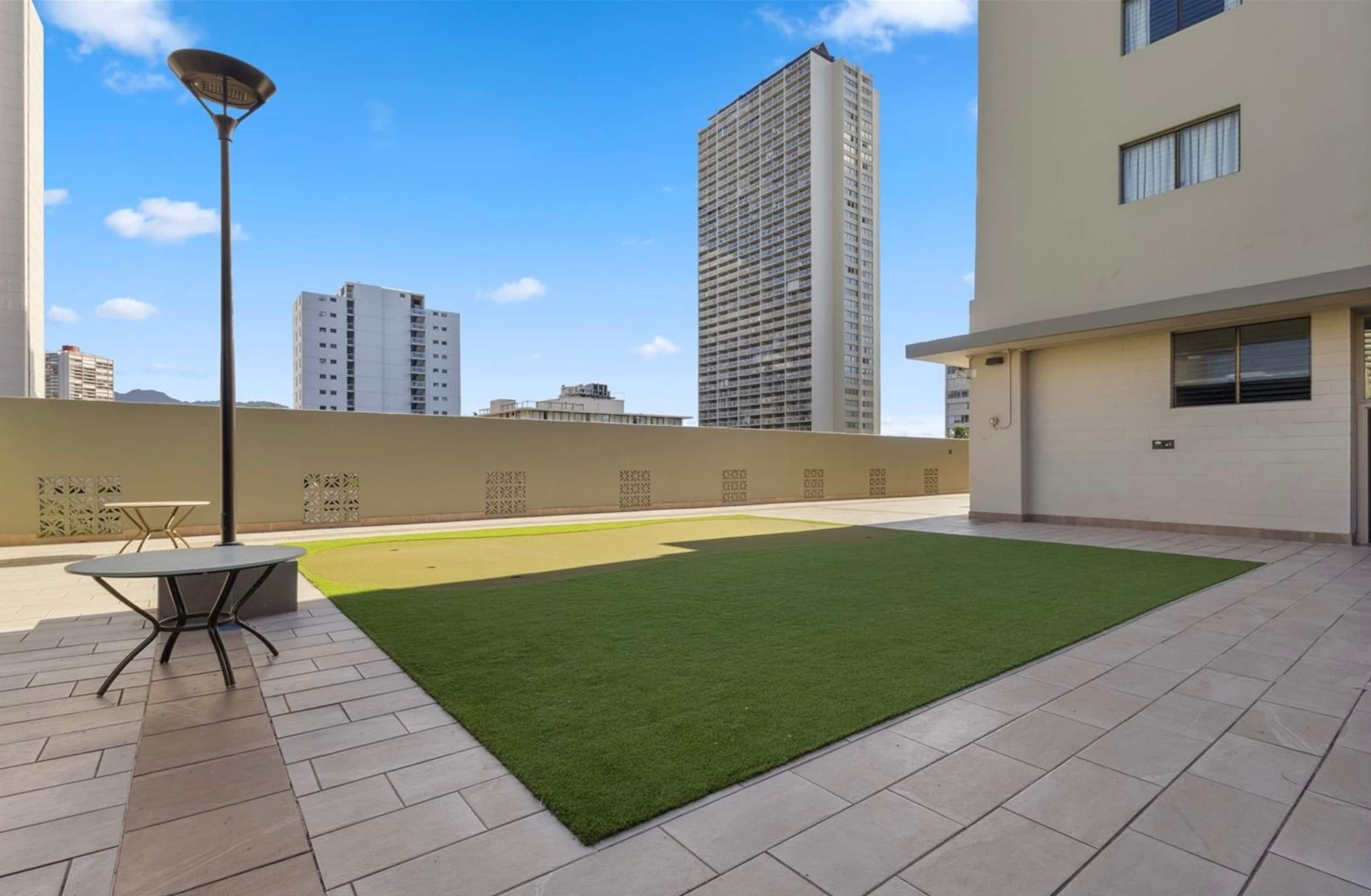 Ocean View FREE Parking King bed Pool Gym PingPong - Image 67
