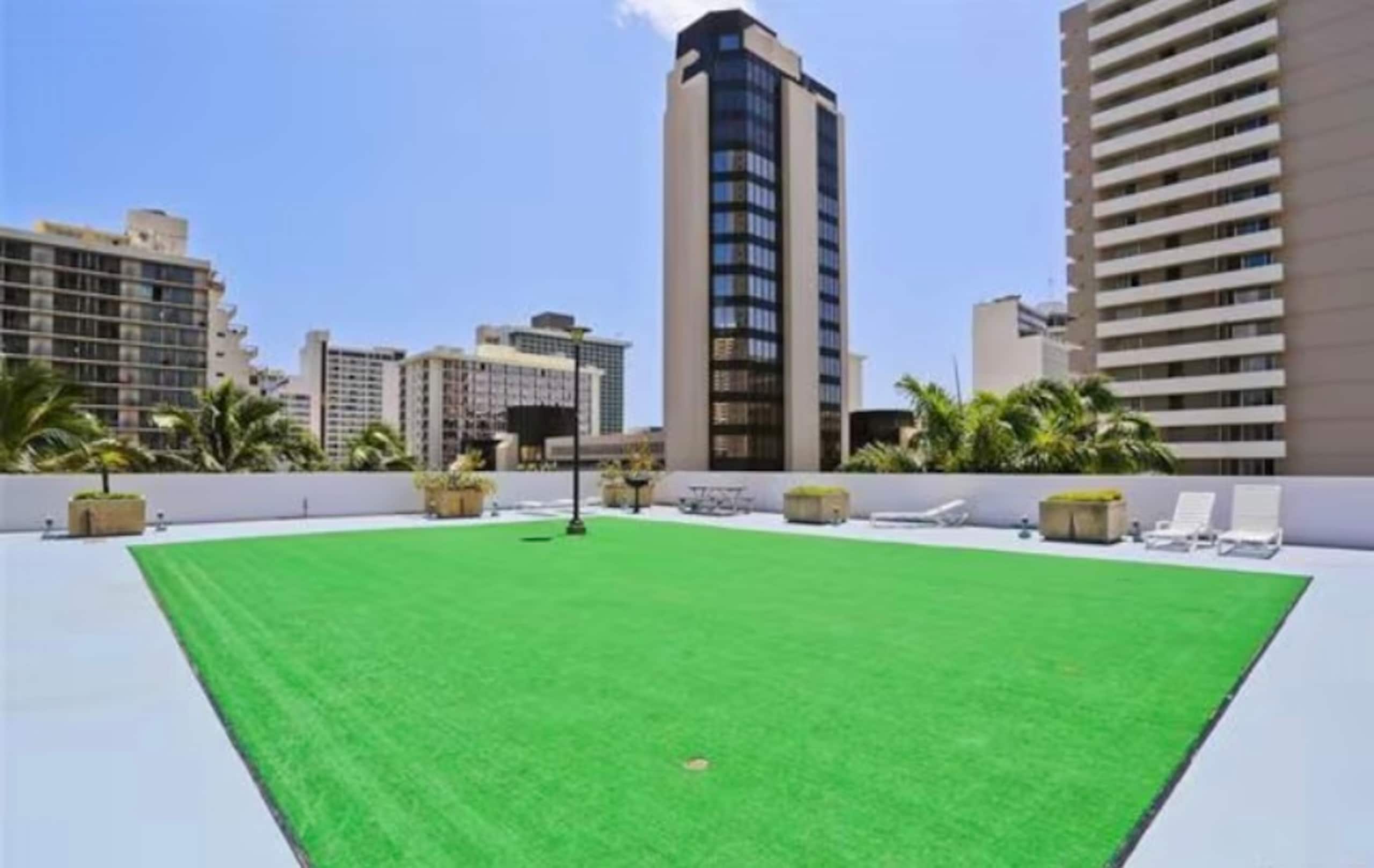 Ocean View FREE Parking King bed Pool Gym PingPong - Image 58