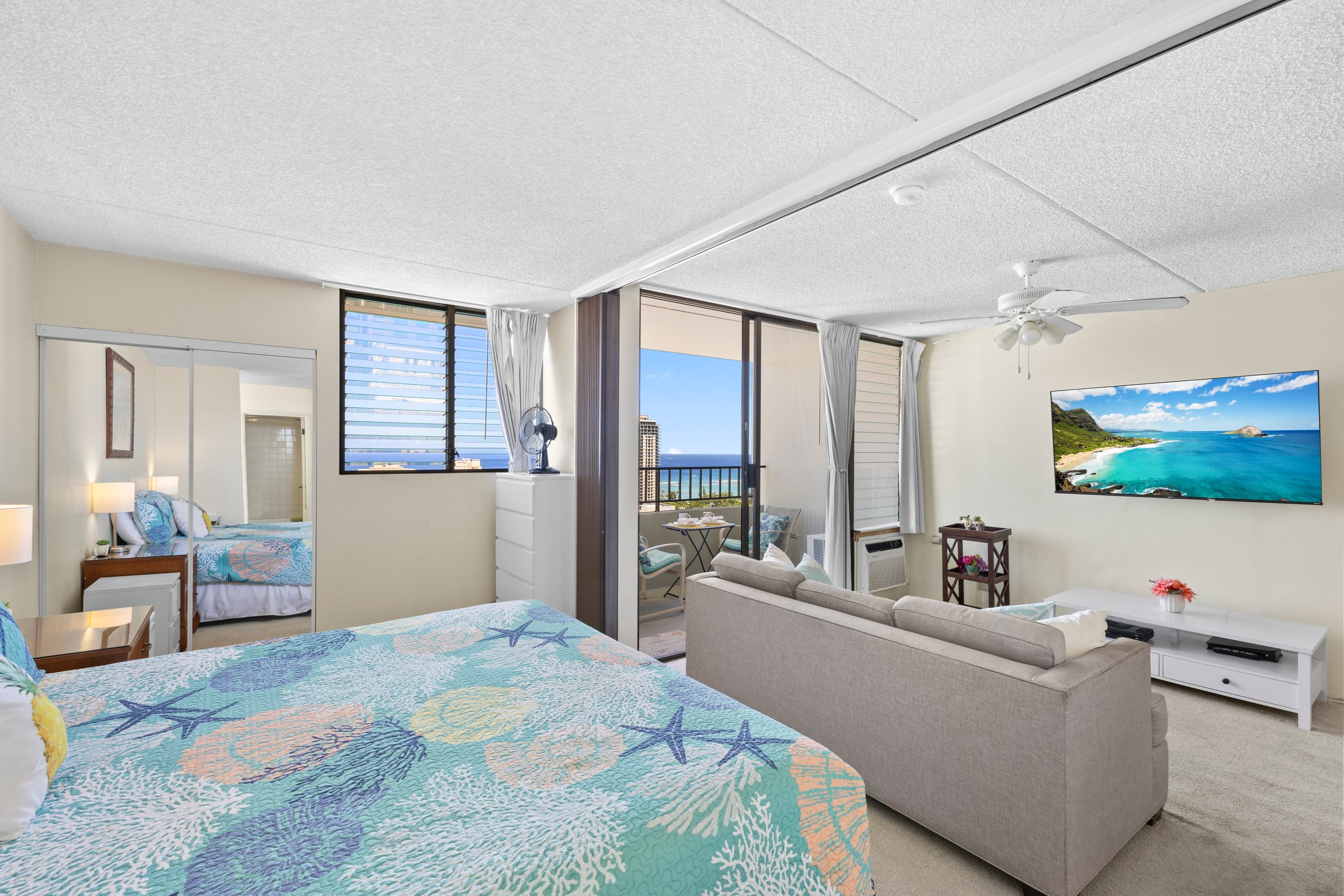 Ocean View FREE Parking King bed Pool Gym PingPong - Image 8