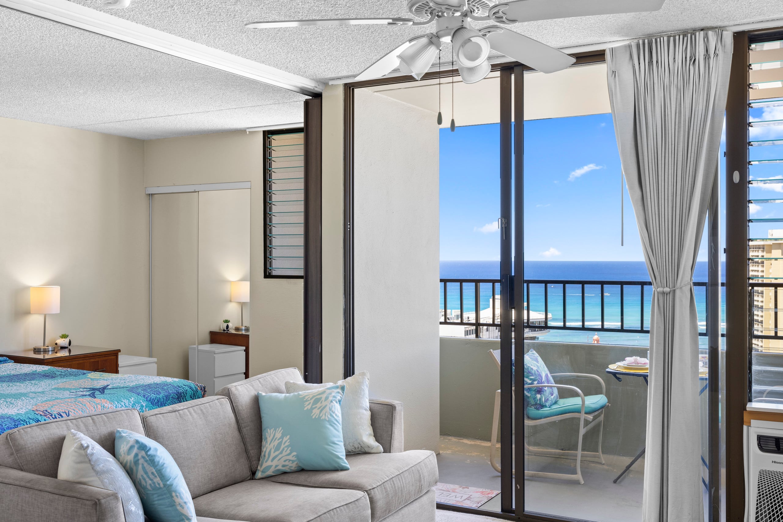 Ocean View FREE Parking King bed Pool Gym PingPong - Image 7