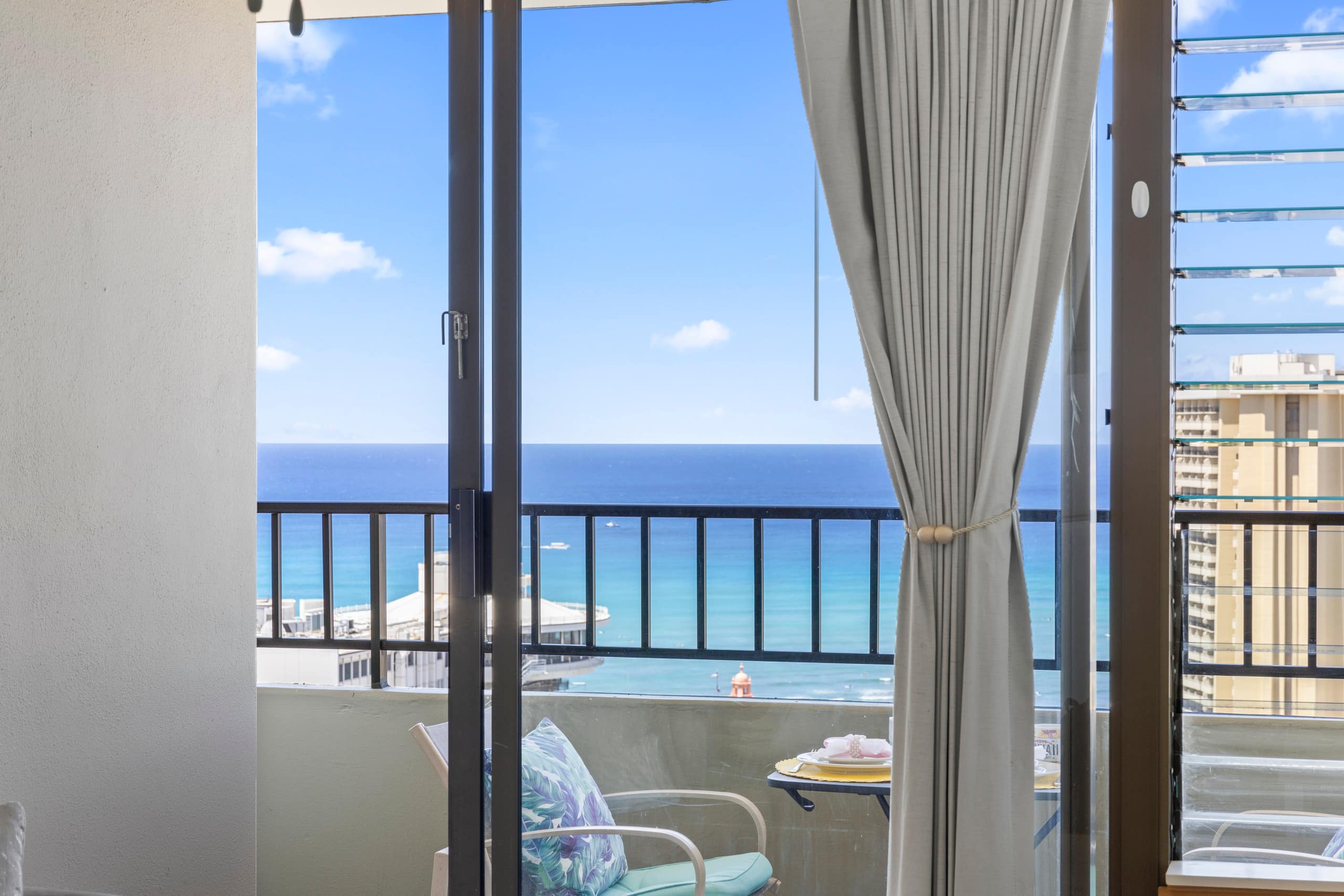 Ocean View FREE Parking King bed Pool Gym PingPong - Image 33